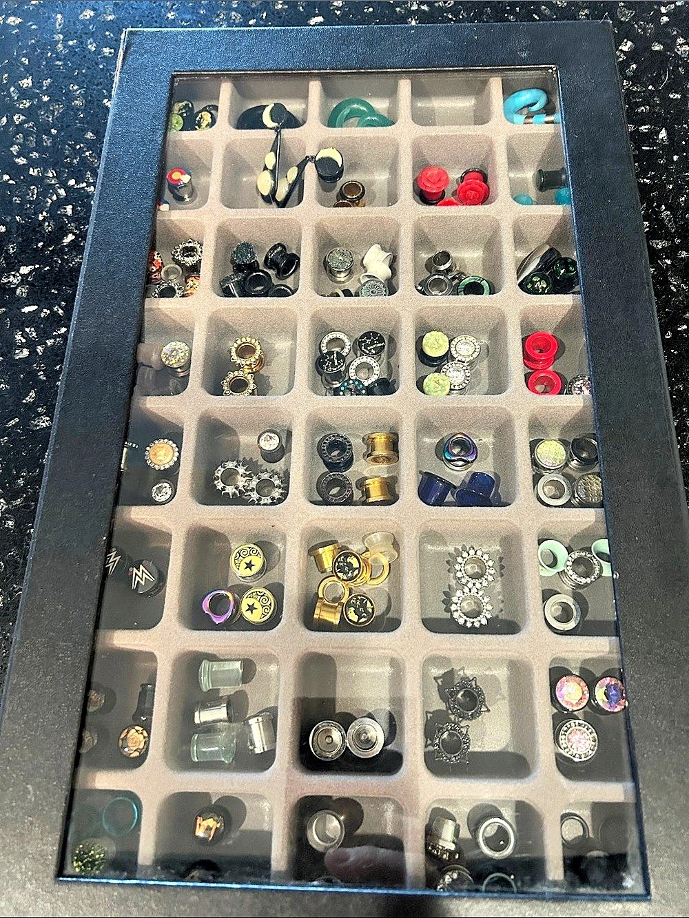 Jackcube Design Jewelry Display Case with 55+ 00 Ear Plugs